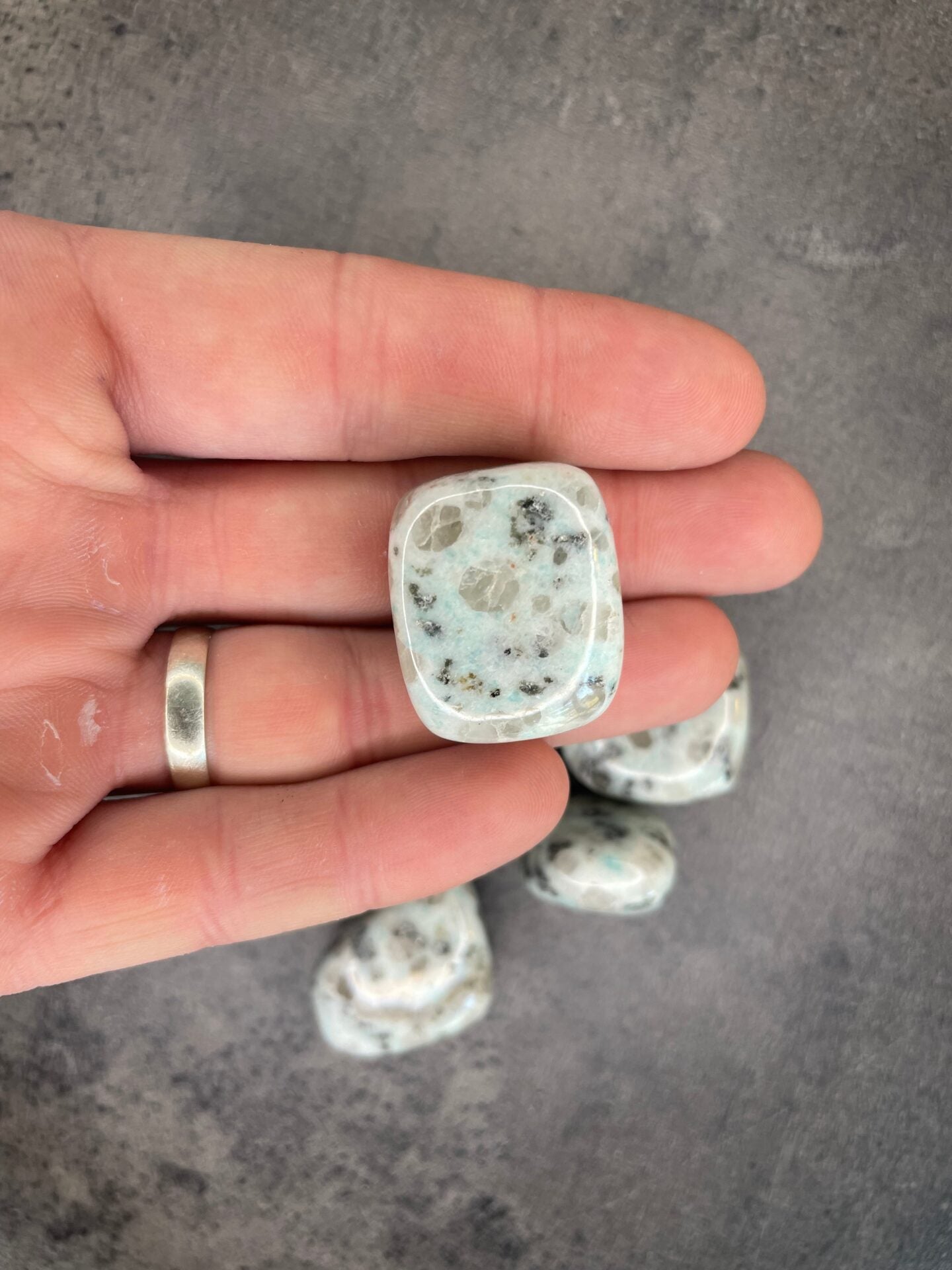 Kiwi jasper - Tumblestone