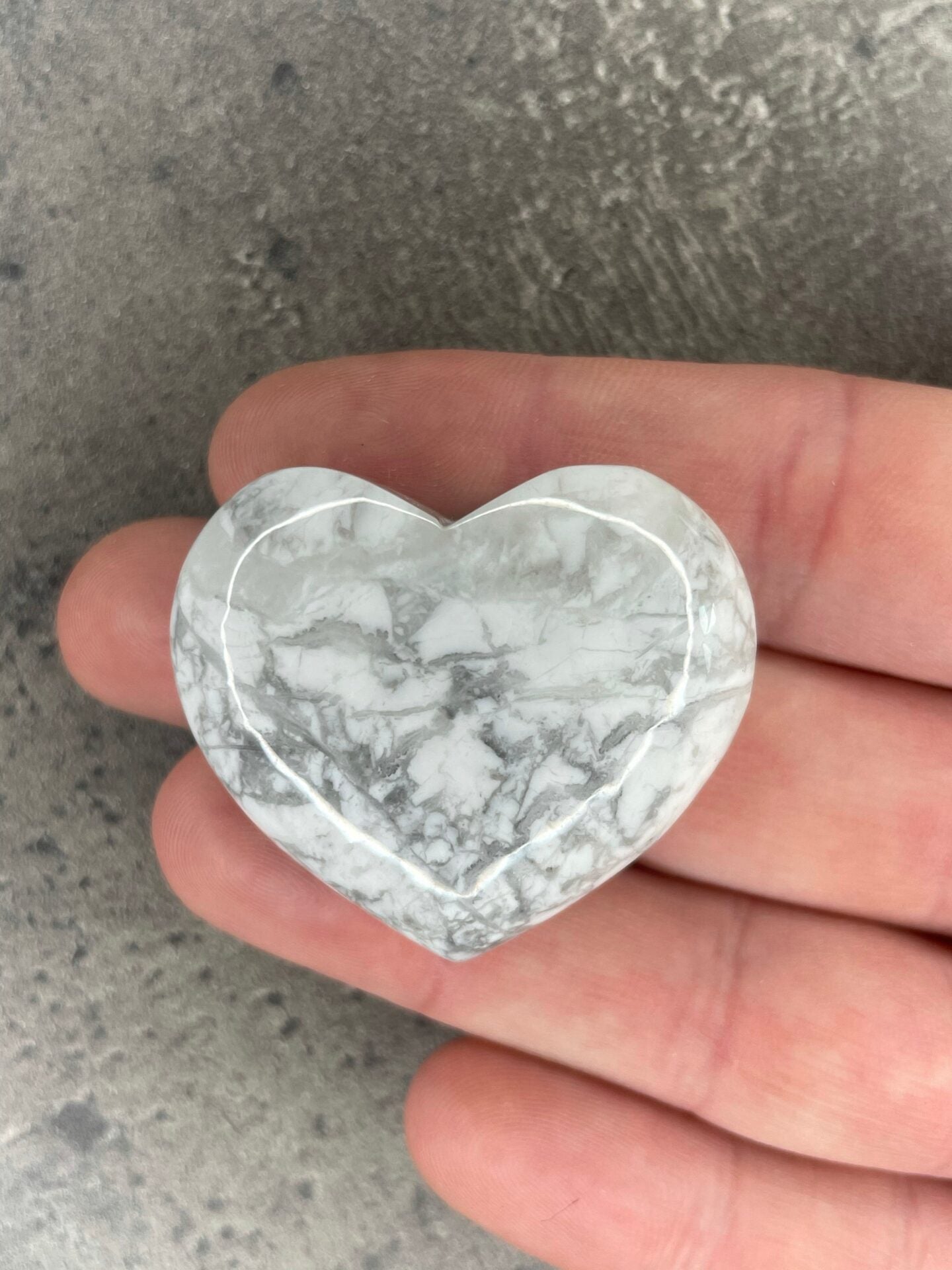 Howlite - Medium heart