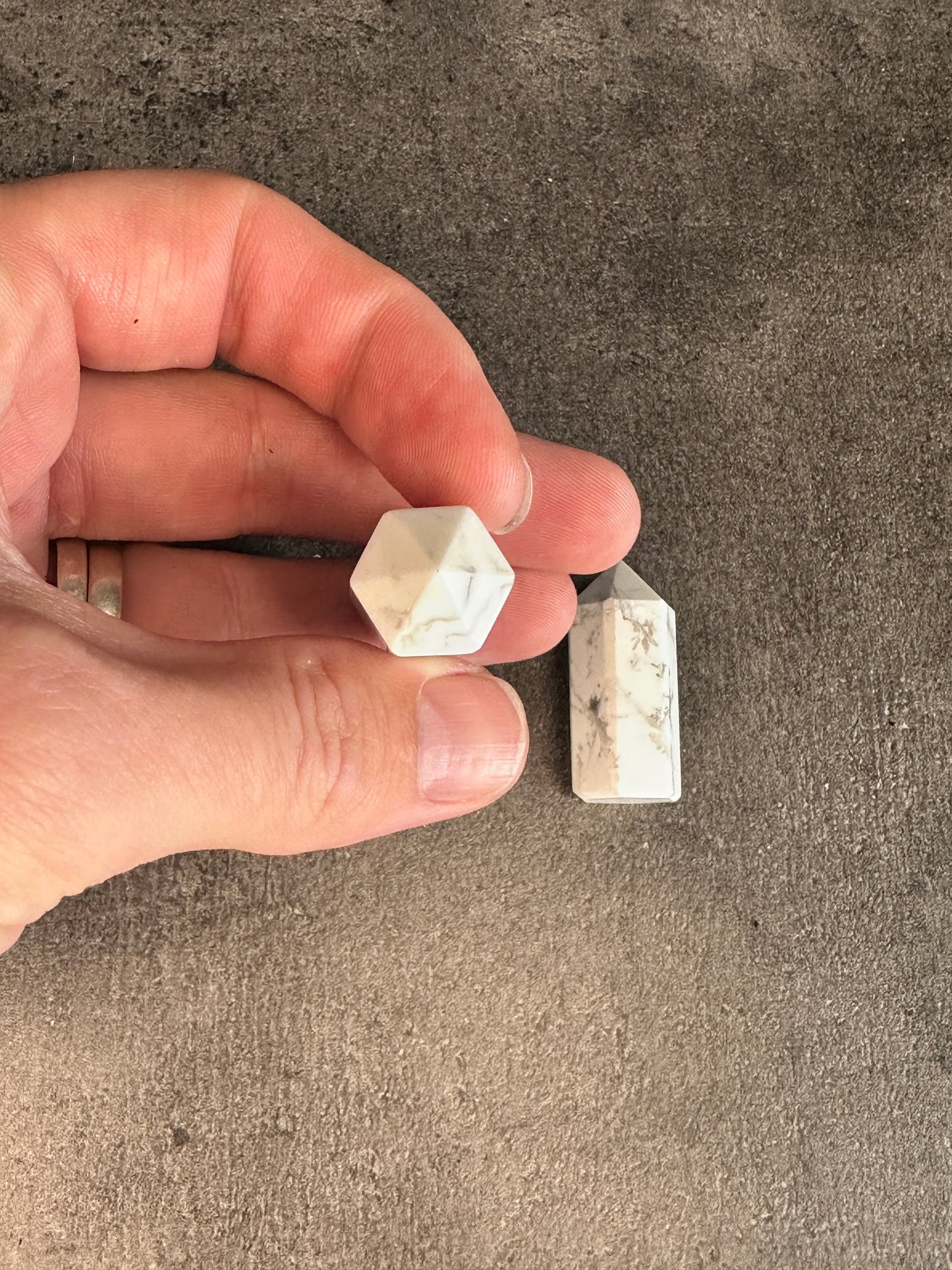 Howlite - Mini tower