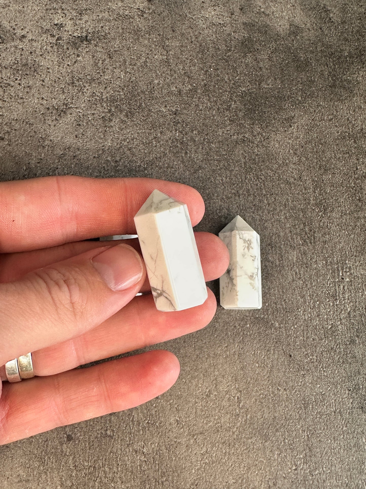 Howlite - Mini tower