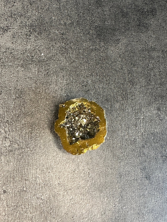 Gold aura quartz - Half geode