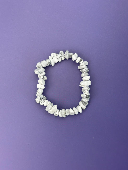 Howlite - Crystal chip bracelet