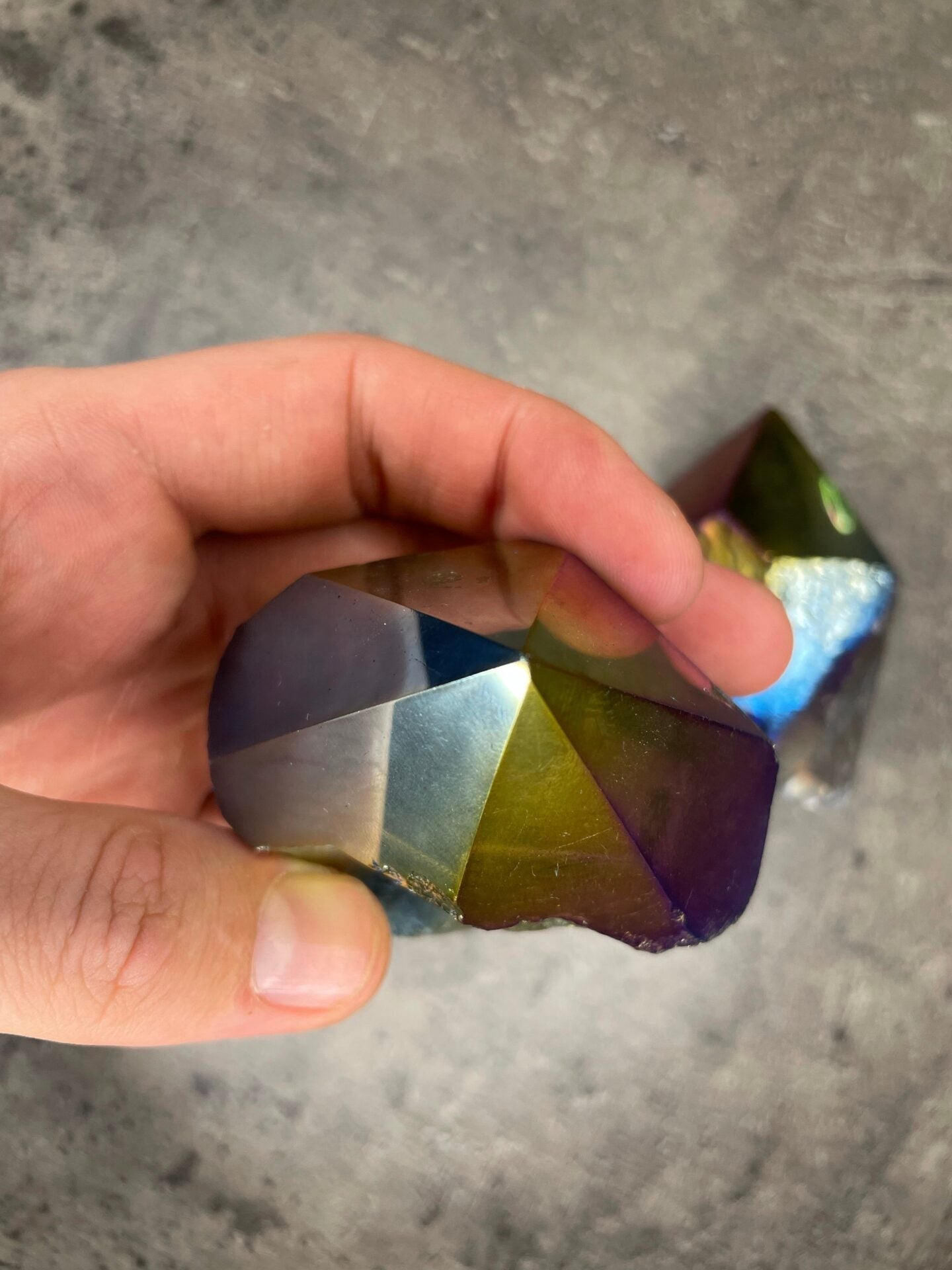 Titanium aura quartz - Rough, polished point