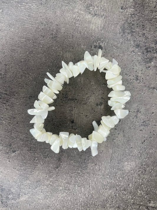 Mother of pearl - Crystal chip bracelet