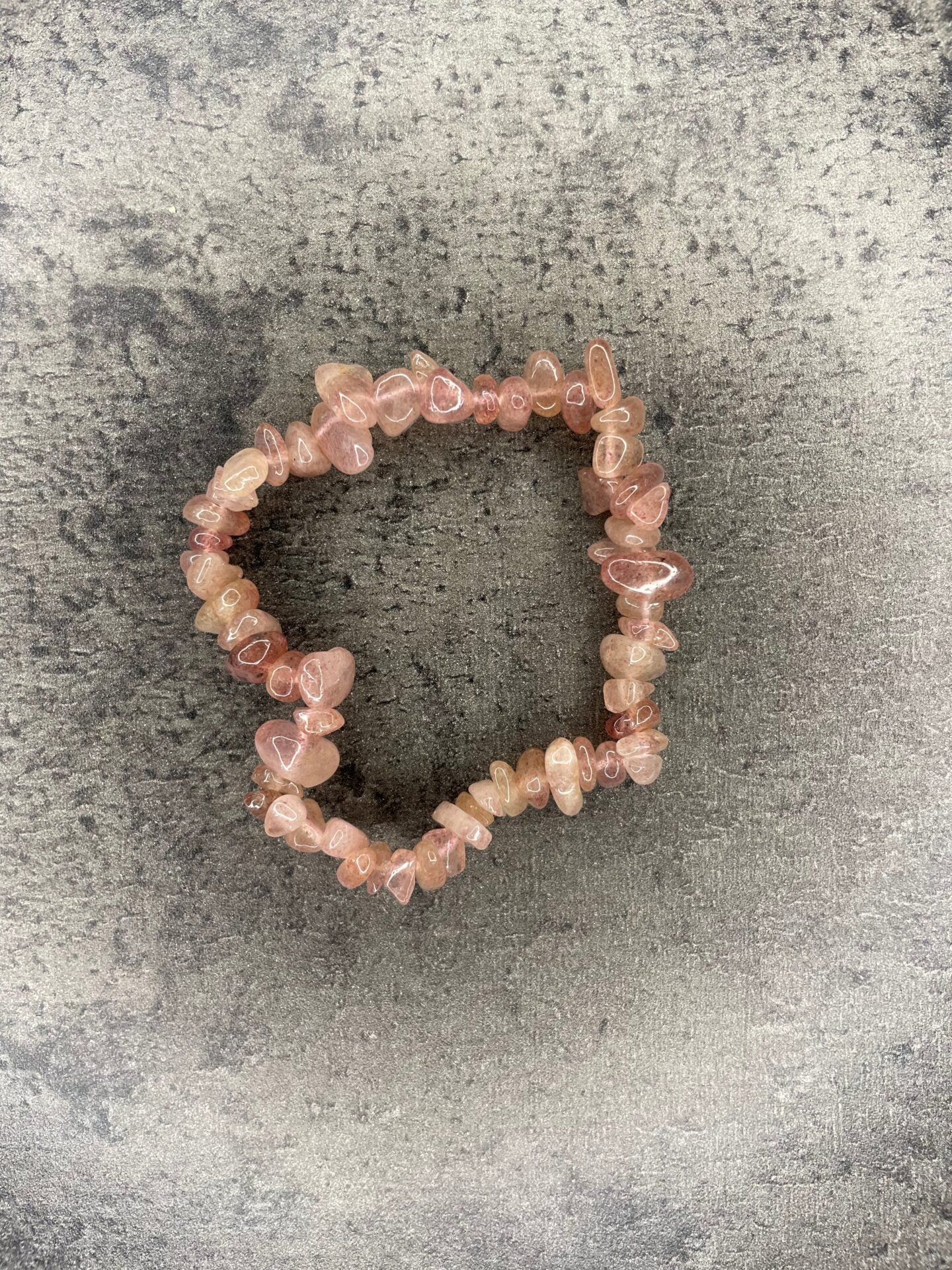 Strawberry quartz - Crystal chip bracelet
