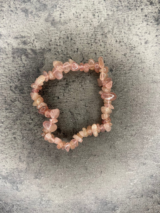 Strawberry quartz - Crystal chip bracelet