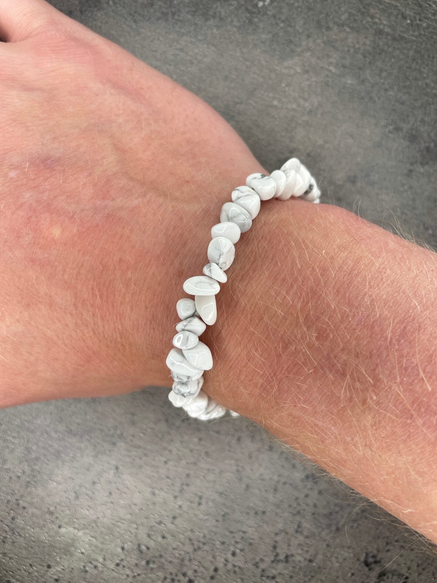 Howlite - Crystal chip bracelet