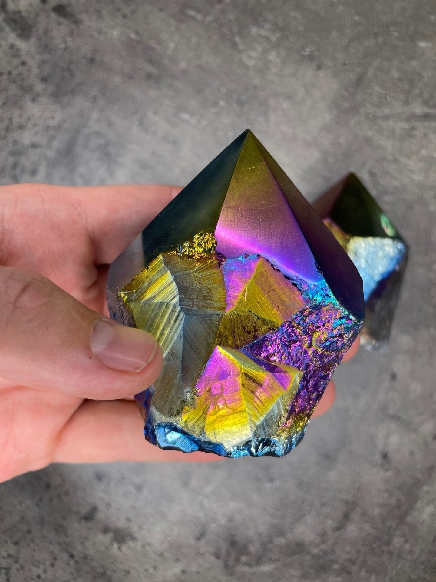 Titanium aura quartz - Rough, polished point
