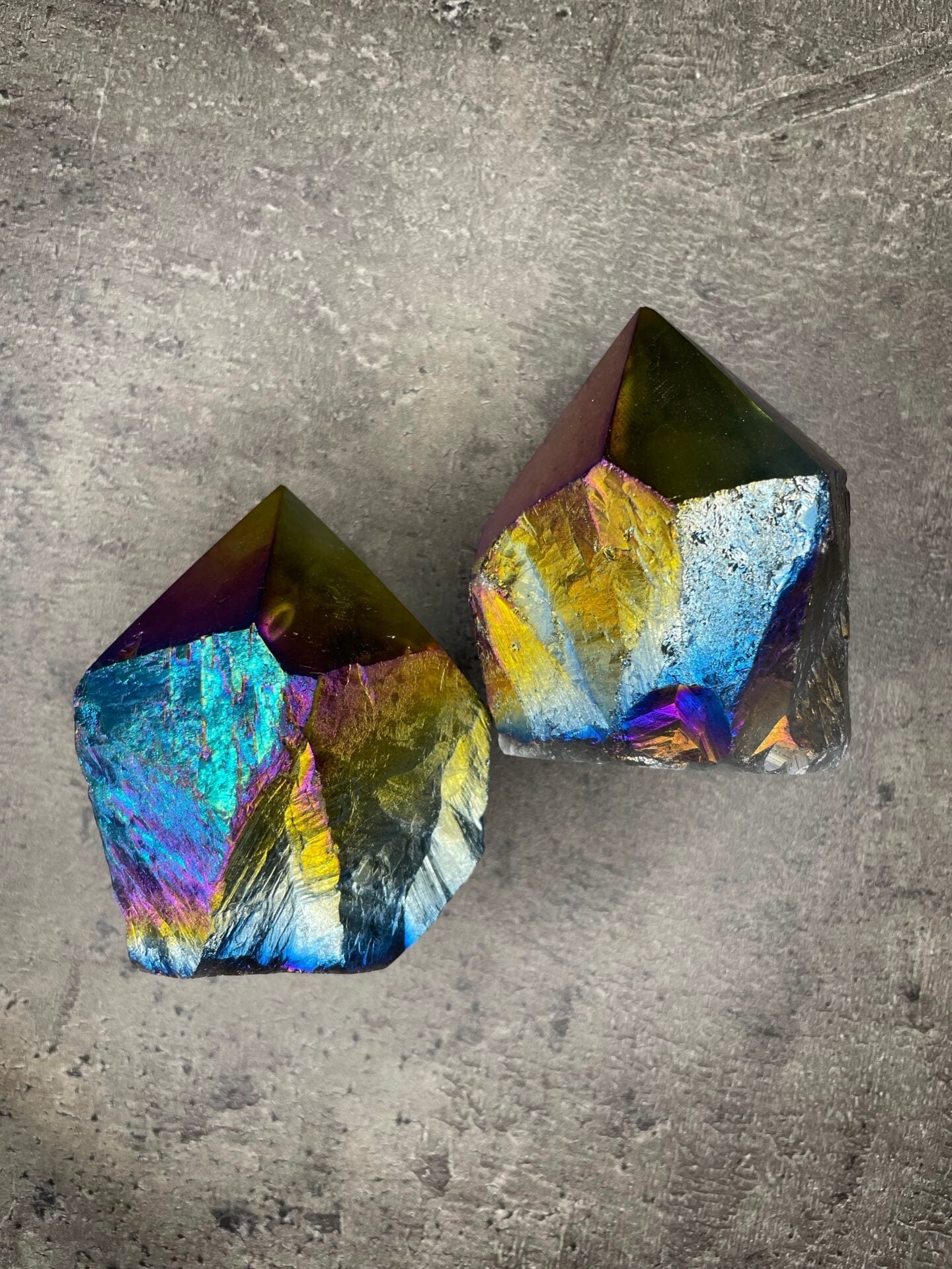 Titanium aura quartz - Rough, polished point