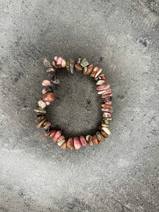 Rhodonite - Crystal chip bracelet