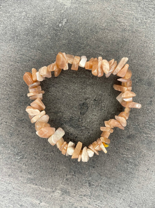 Moonstone - Crystal chip bracelet